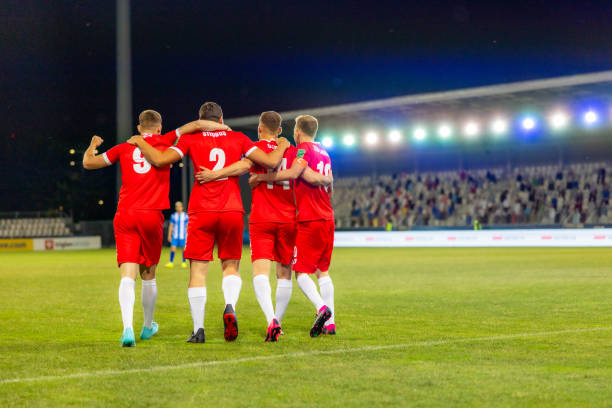 向队友和球 向队友和球